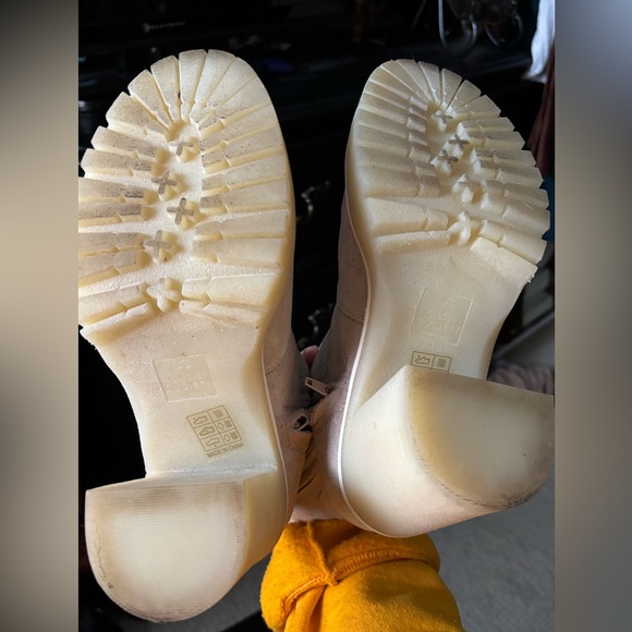 Boots - Picture 6 of 7